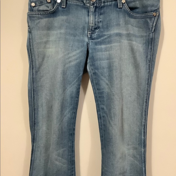 Women’s Rock and Republic Jeans. Waist 32 inches. Inseam 29 inches. - Picture 2 of 12